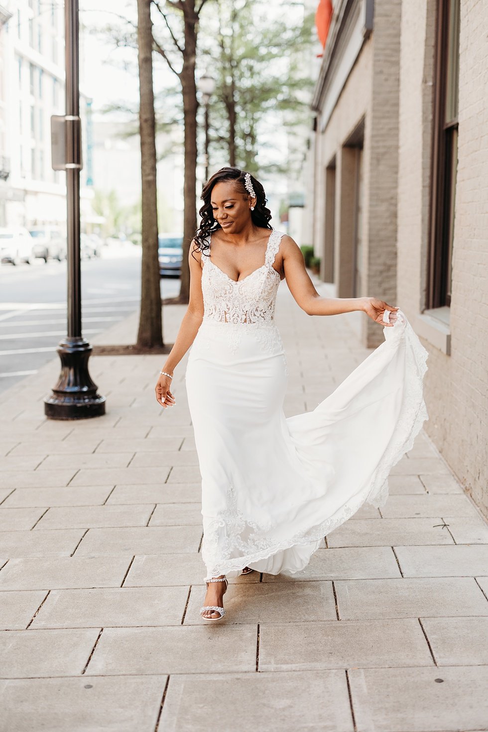  Bridal portraits in downtown louisville, Kentucky. Rooftop wedding and reception at 21C Hotel Louisville 