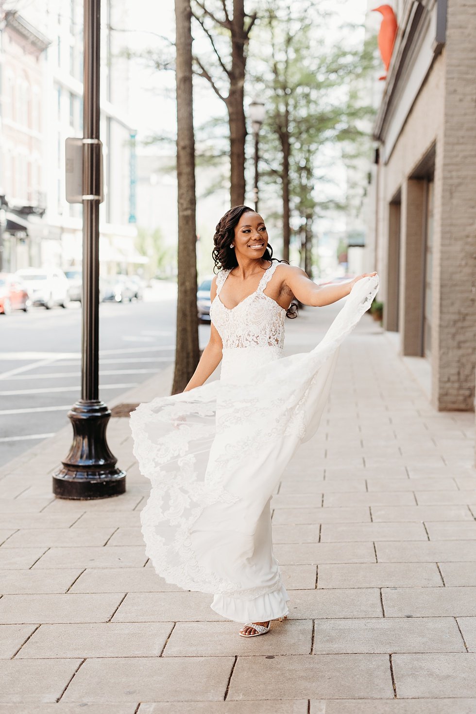  Bridal portraits in downtown louisville, Kentucky. Rooftop wedding and reception at 21C Hotel Louisville 