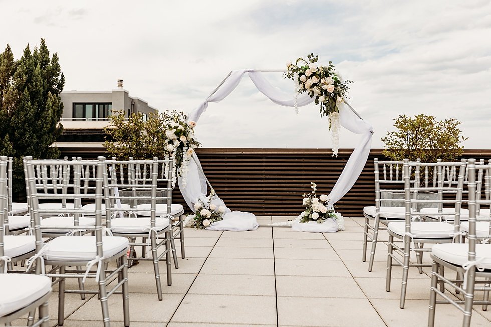  Rooftop wedding ceremony at 21c hotel Louisville.  
