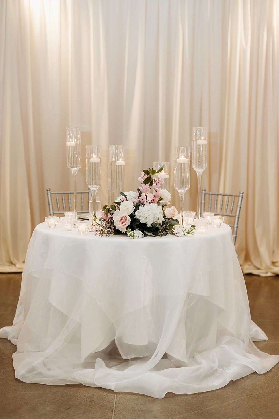  Wedding reception at 21c Hotel Louisville. Rooftop wedding and reception at 21C Hotel Louisville 